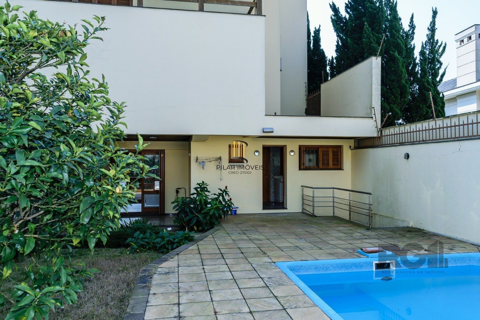 Casa 3 dormitórios no bairro Chácara das Pedras