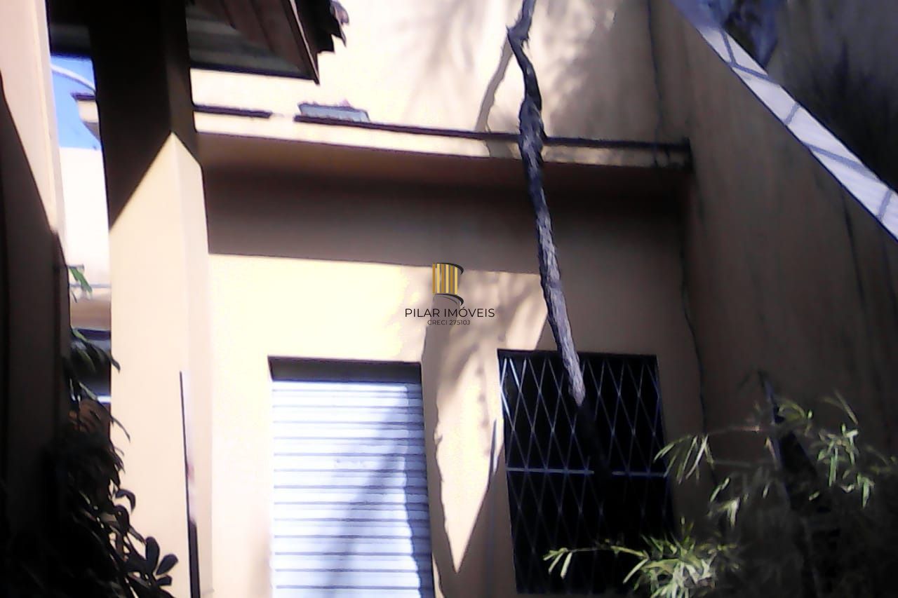 Casa para Venda - 300m², 3 dormitórios, 2 vagas - Partenon