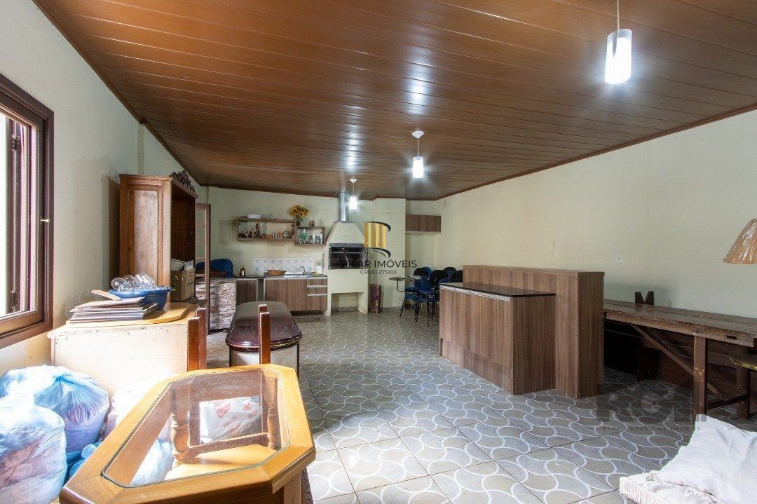 Casa com 07 dormitórios, no bairro Santana, à venda