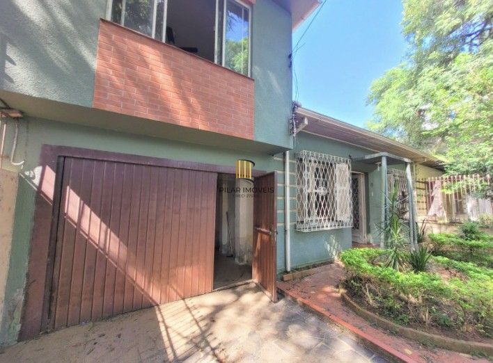 Casa 3 dormitórios no bairro Petrópolis