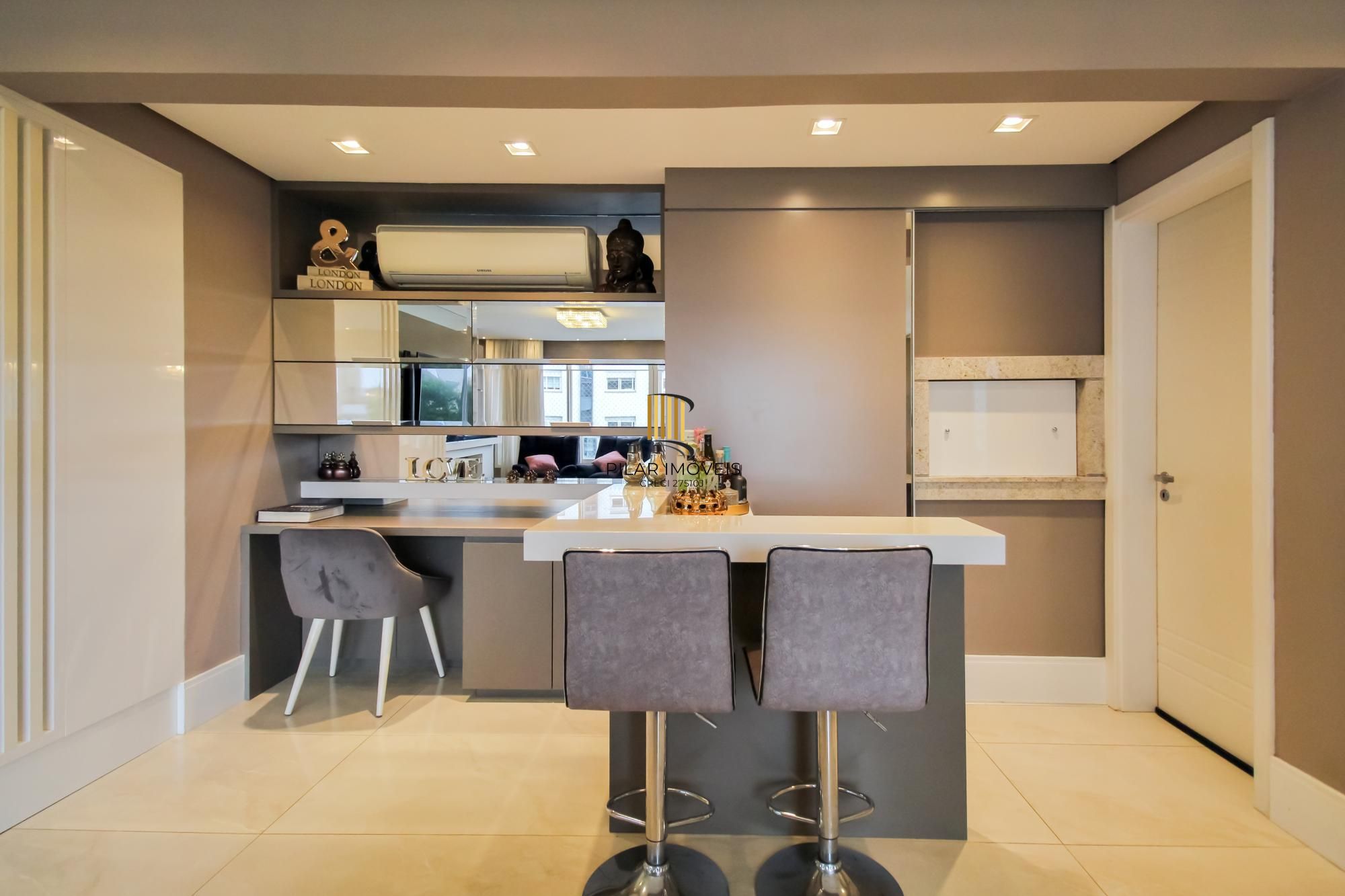 Apartamento 3 dormitórios no bairro Menino Deus