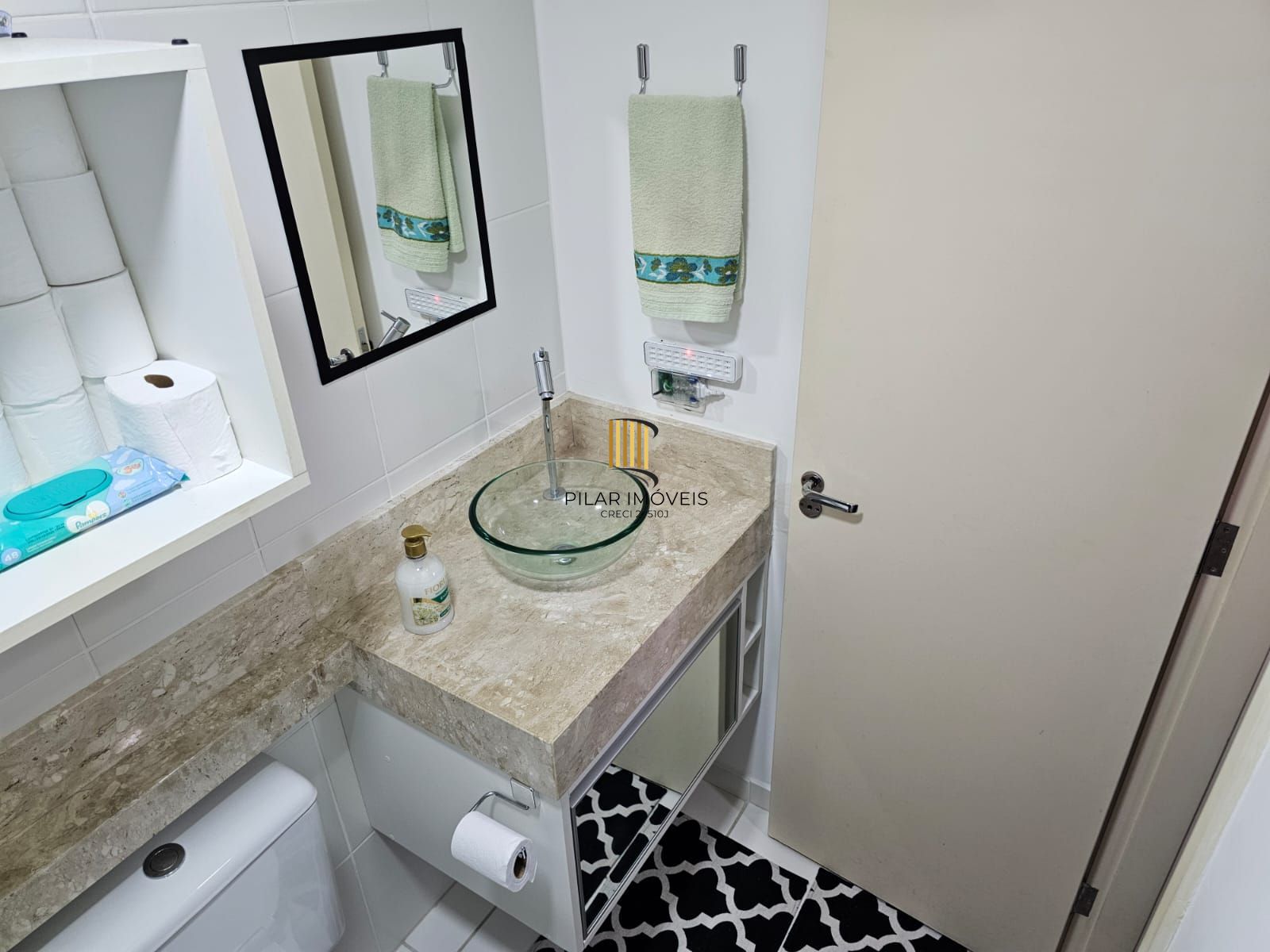 Apartamento para Venda - 51.25m², 2 dormitórios, sendo 1 suites, 1 vaga - Glória