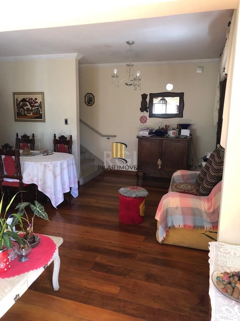 Casa para Venda - 225.91m², 4 dormitórios, sendo 2 suites, 1 vaga - Nonoai