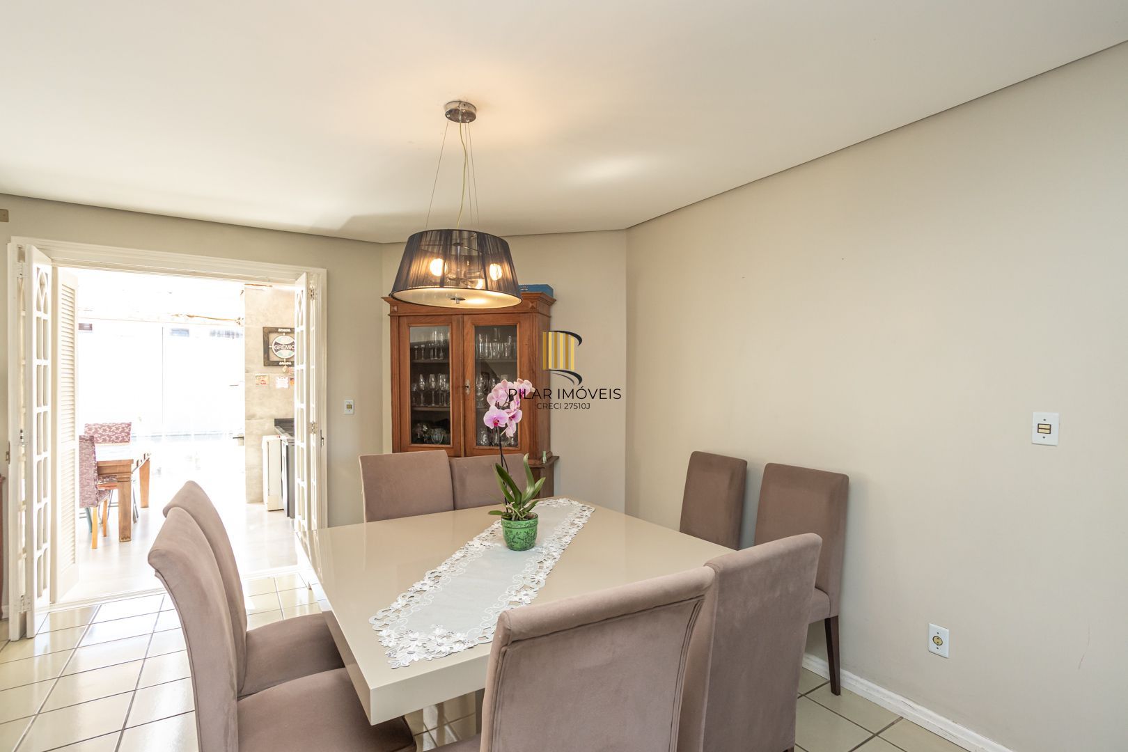 Casa 4 dormitórios no bairro Igara