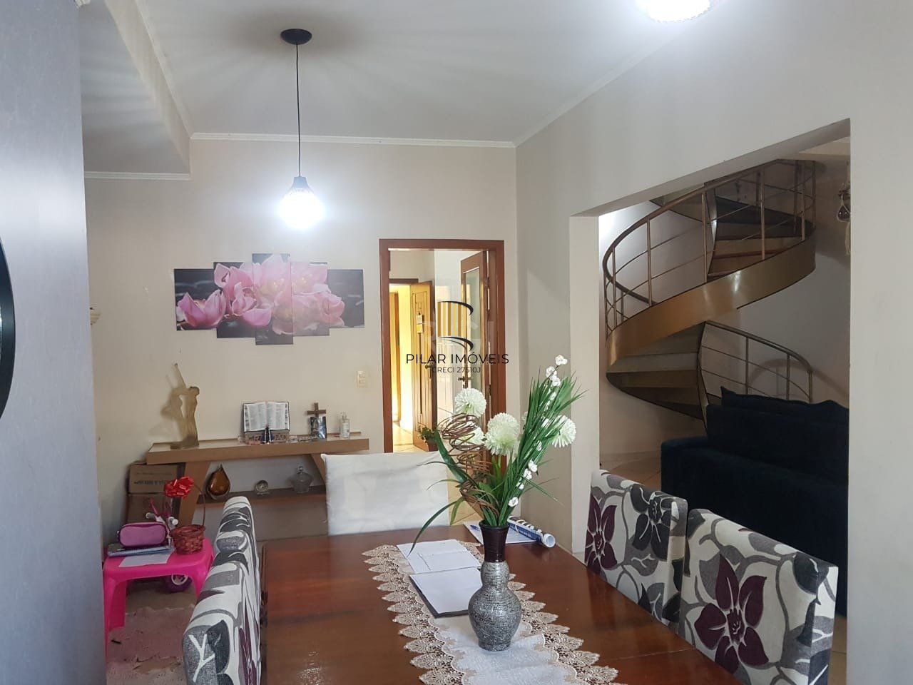 Casa para Venda - 300m², 4 dormitórios, sendo 1 suites, 2 vagas - Glória