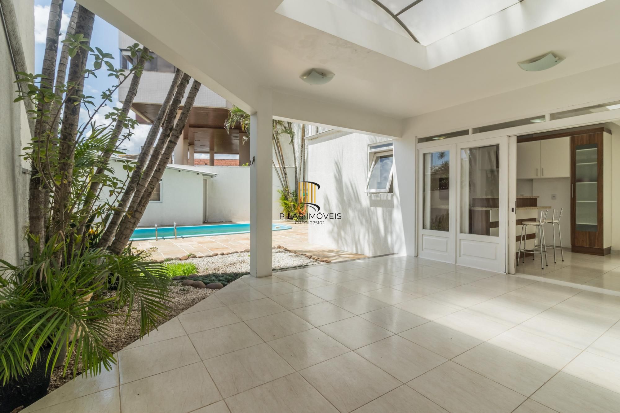 Casa para Venda - 250m², 4 dormitórios, sendo 1 suites, 3 vagas - Menino Deus