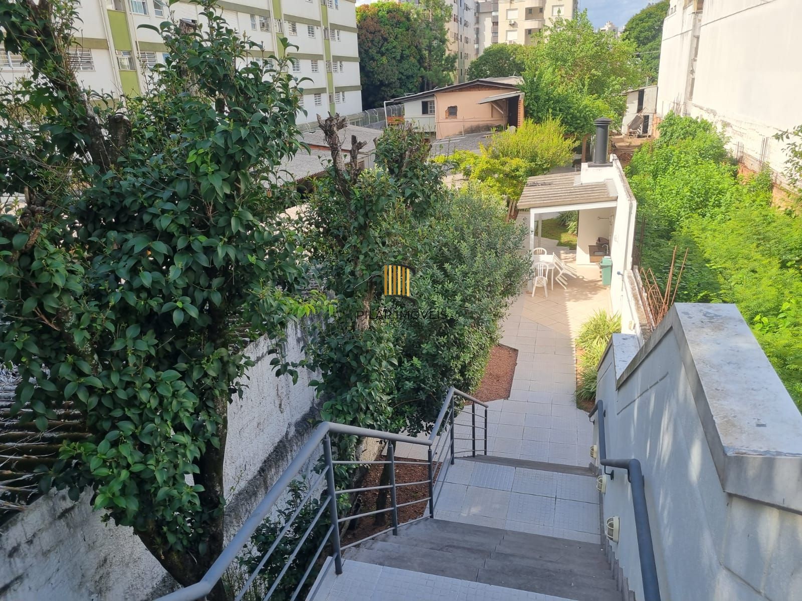 Apartamento de 2 dormitórios com vaga no Bairro Santana