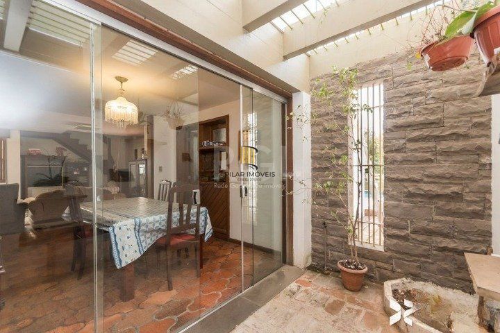 Casa para Venda - 247m², 4 dormitórios, sendo 1 suites, 5 vagas - Glória