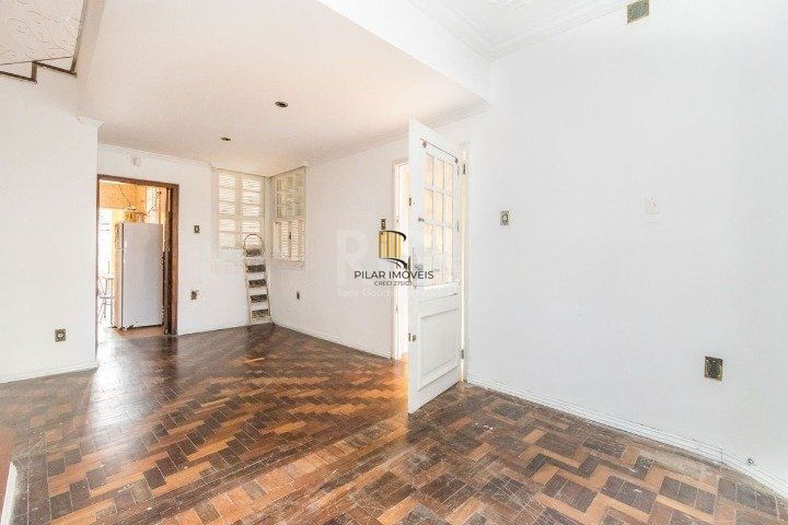 Casa para Venda - 240m², 3 dormitórios, sendo 1 suites, 3 vagas - Santana