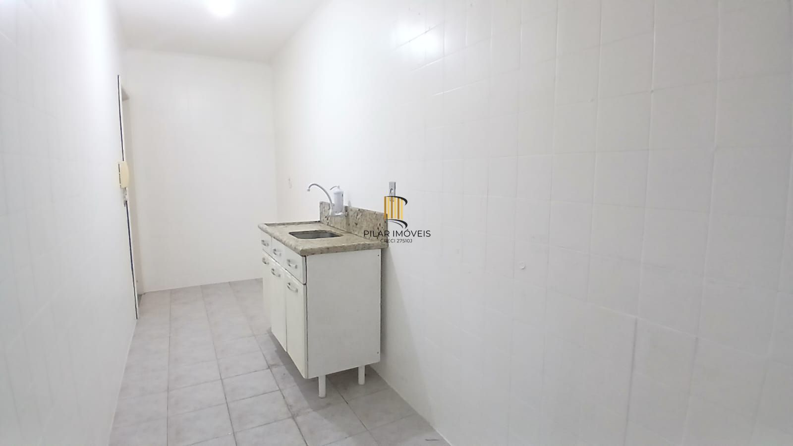 Apartamento de 02 dormitórios no bairro Jardim Botânico.