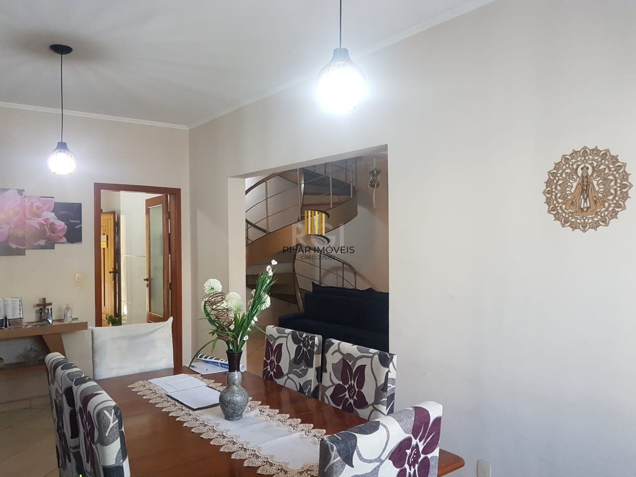 Casa para Venda - 300m², 4 dormitórios, sendo 1 suites, 2 vagas - Glória