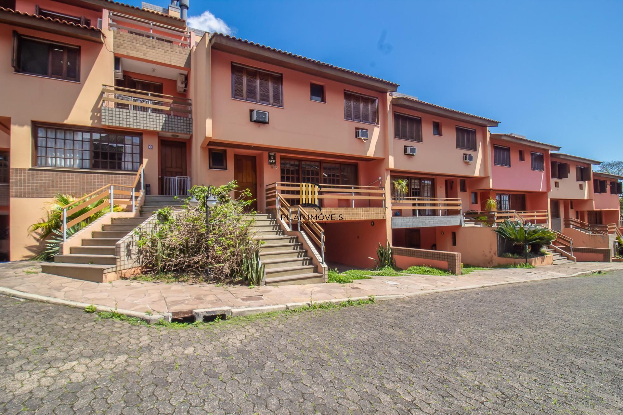 Casa de Condomínio 3 dormitórios no bairro Menino Deus