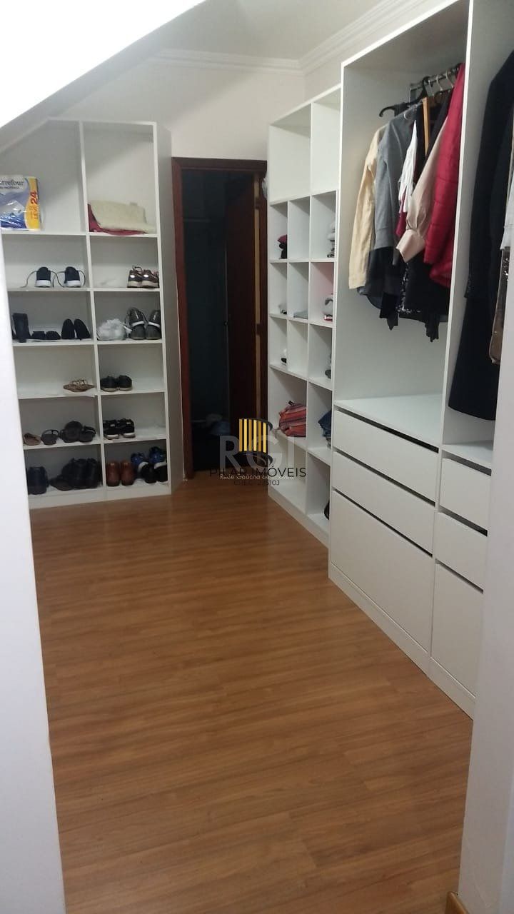 Casa para Venda - 177m², 4 dormitórios, sendo 1 suites, 2 vagas - Partenon
