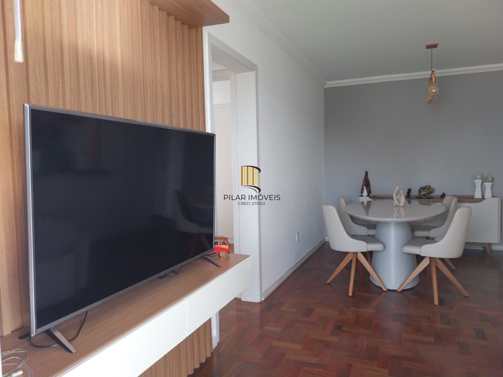 Apartamento de 2 dormitórios com vaga de garagem e sacada no Bairro Santana