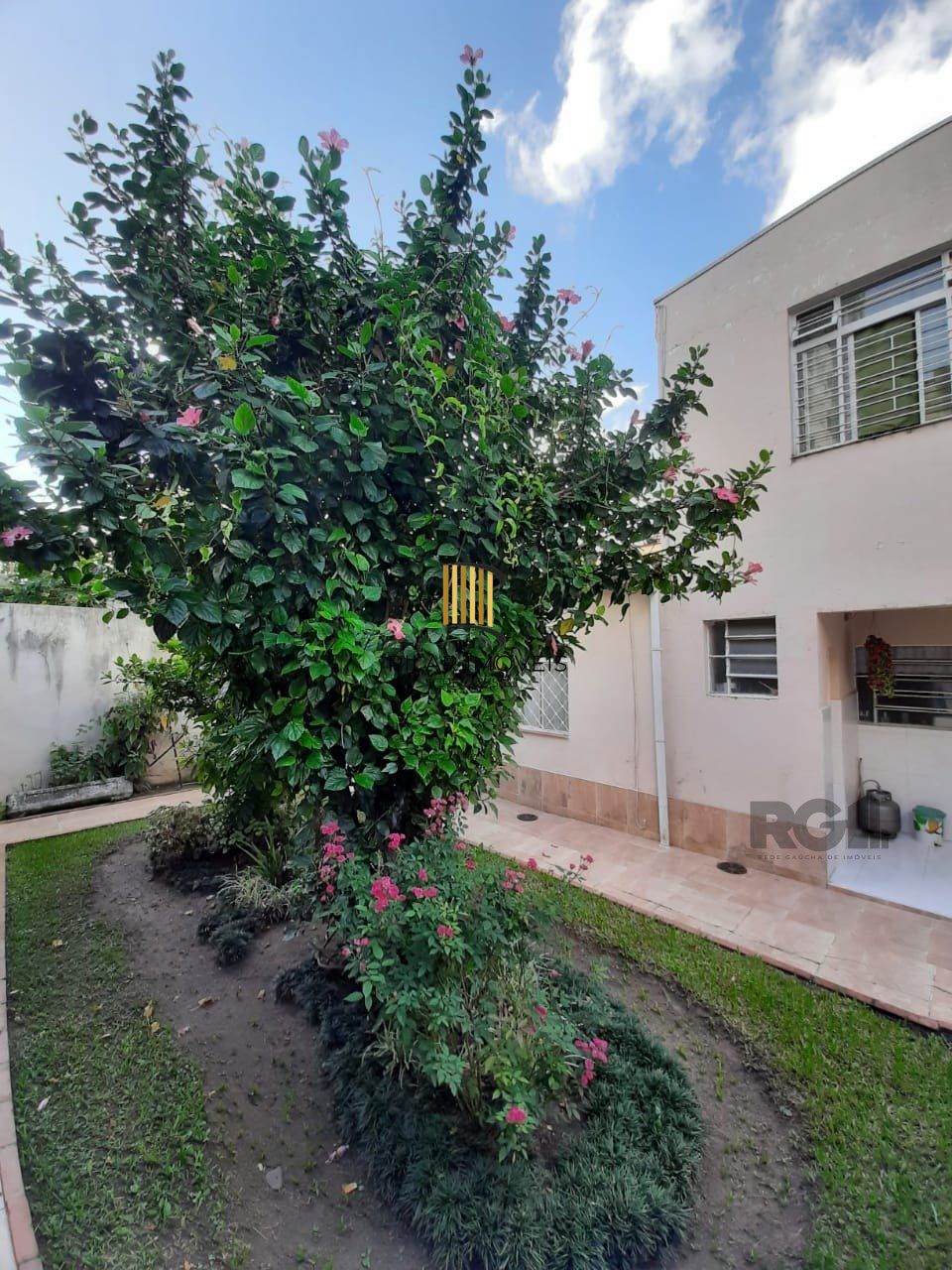 Casa 4 dormitórios no bairro Santana