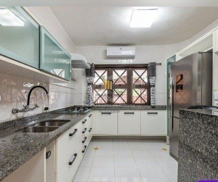 Casa para Venda - 225.43m², 3 dormitórios, sendo 1 suites, 2 vagas - Guarujá