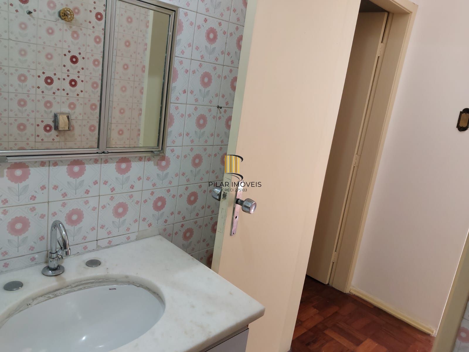 Apartamento de frente com 2 dormitórios para venda no bairro Jardim Botânico em Porto Alegre/RS.