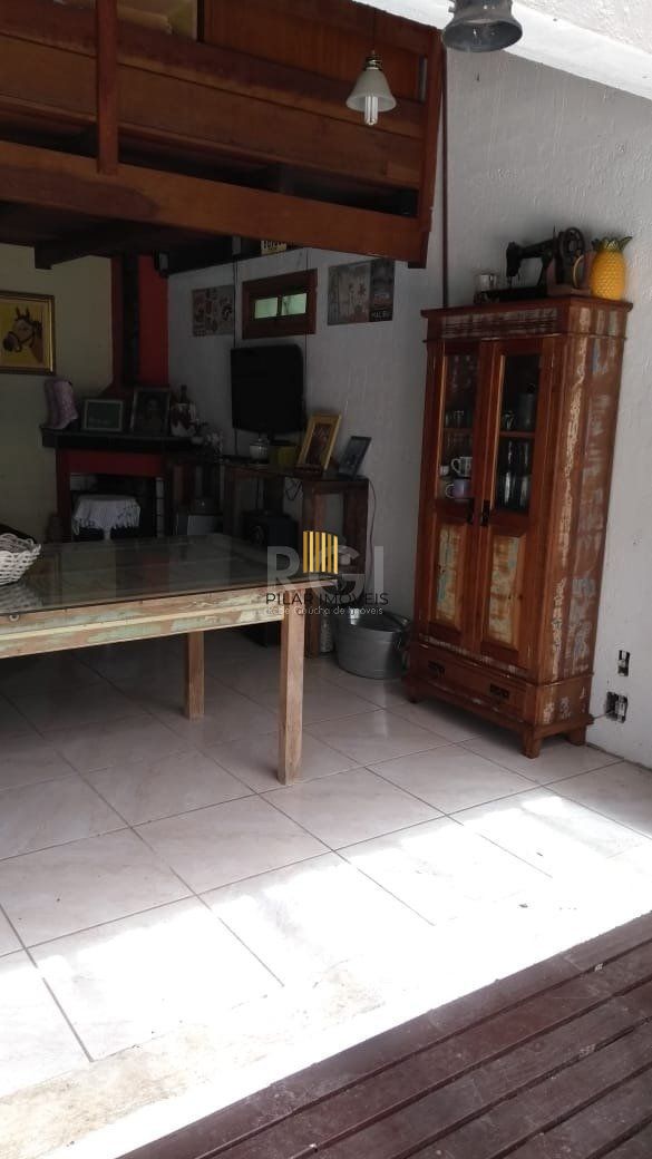 Casa para Venda - 300m², 3 dormitórios, sendo 3 suites, 6 vagas - São Lucas