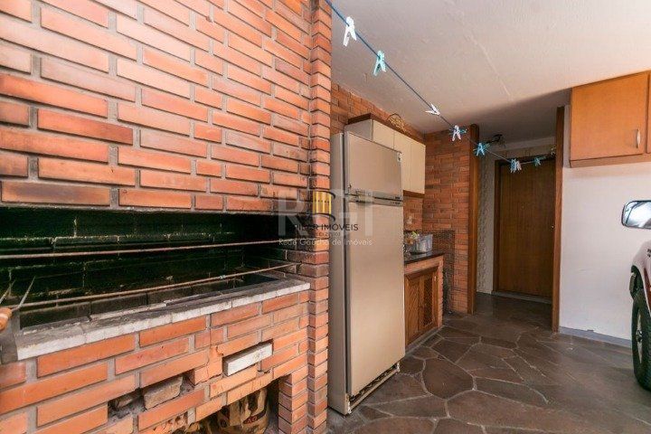 Casa para Venda - 247m², 4 dormitórios, sendo 1 suites, 5 vagas - Glória