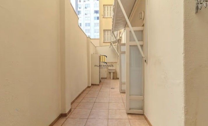 Apartamento térreo com 3 dormitórios no bairro Azenha!