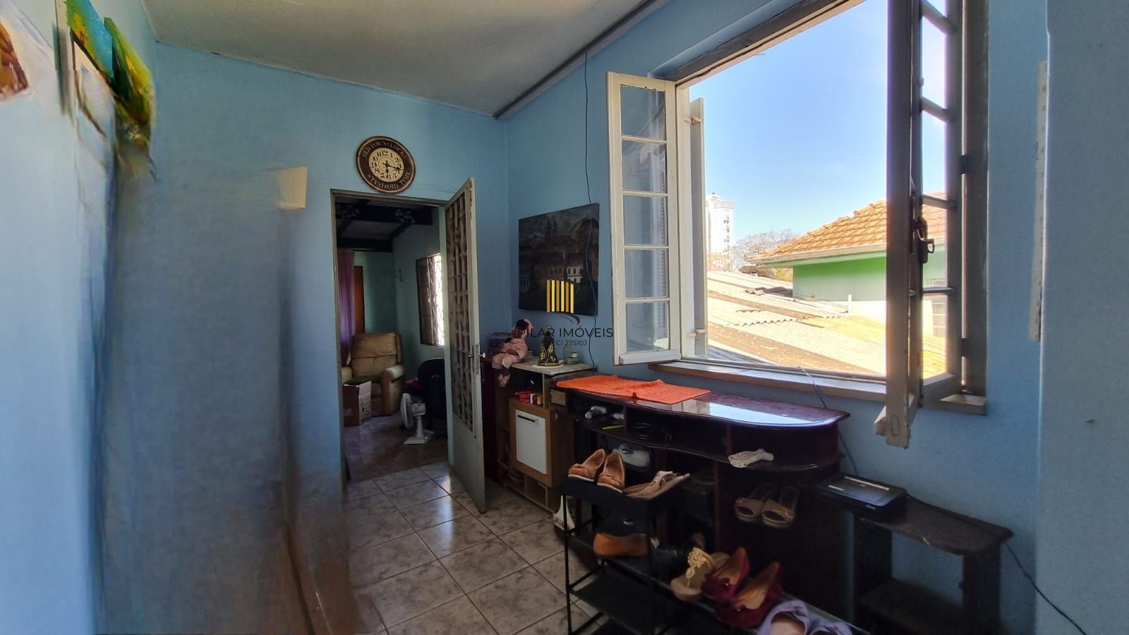 Casa Residencial de 2 pisos com  3 dormitórios , 2 banheiros + 1anexo com 2 aptos JKs , construído nos fundos do terreno no bairro Cidade Baixa/Azenha em Porto Alegre/RS.