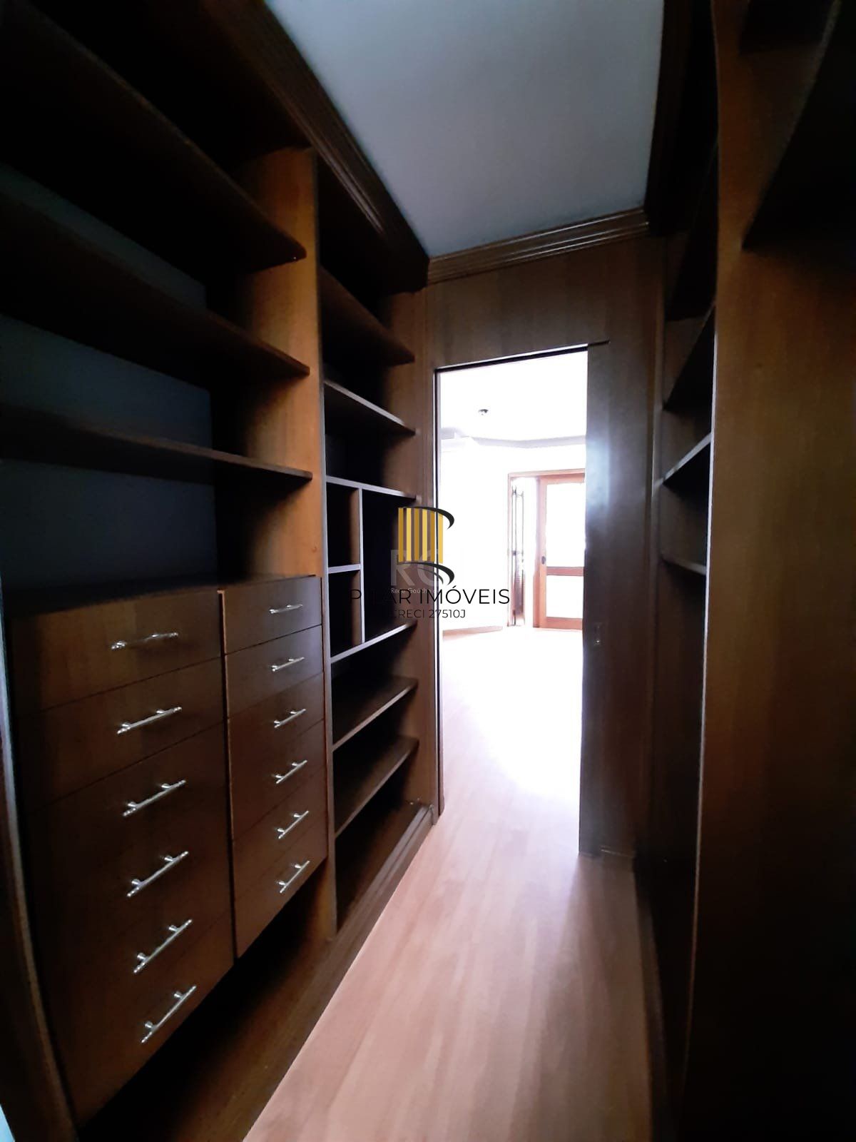Apartamento para Venda - 181.63m², 3 dormitórios, sendo 1 suites, 2 vagas - Menino Deus