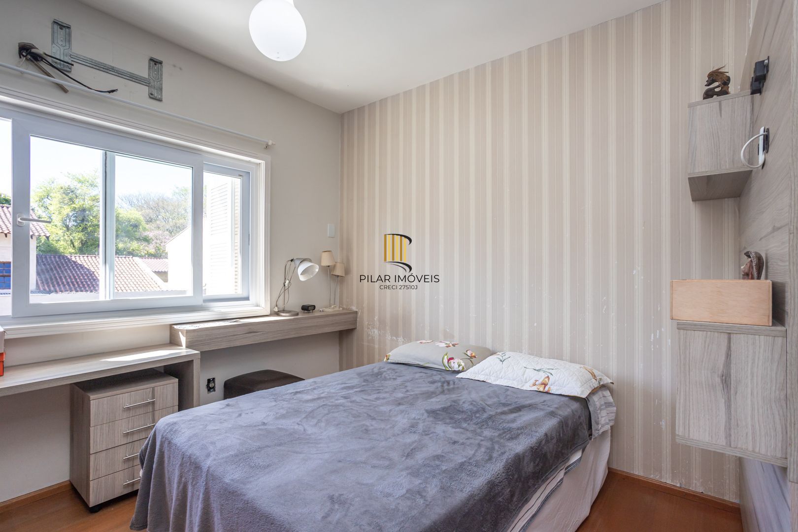 Casa 4 dormitórios no bairro Igara