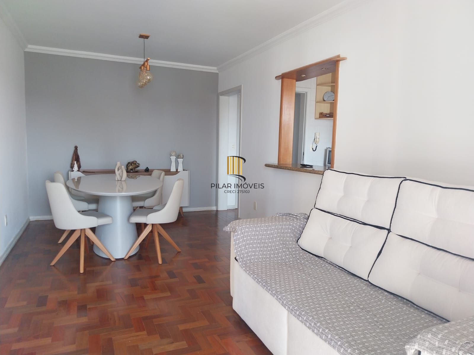 Apartamento de 2 dormitórios com vaga de garagem e sacada no Bairro Santana
