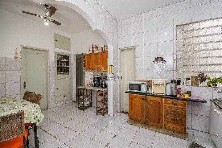Casa para Venda - 290m², 3 dormitórios, 4 vagas - Santo Antonio