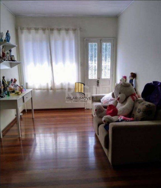CASA EM 2 TERRENOS NO BAIRRO MEDIANEIRA