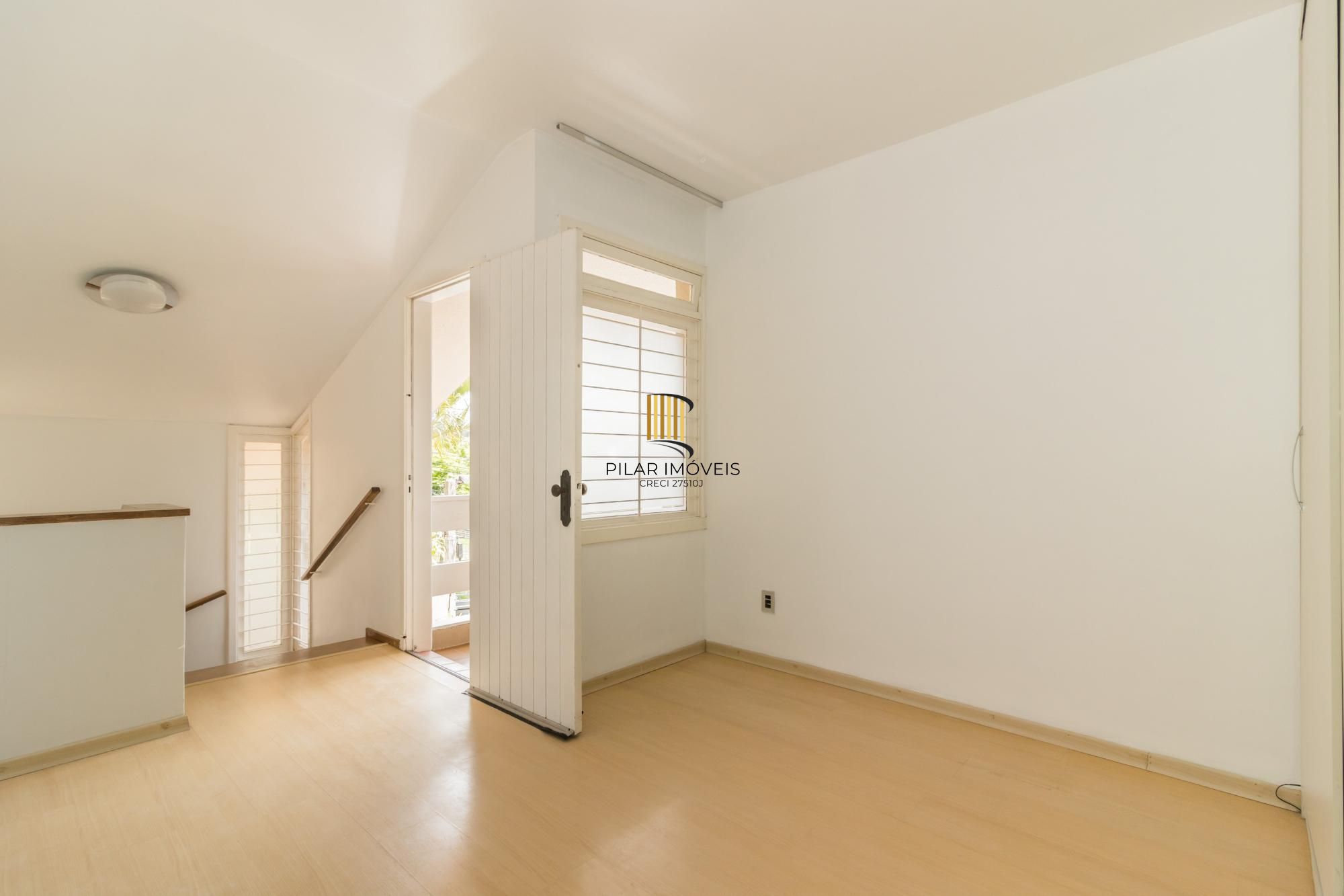 Casa para Venda - 250m², 4 dormitórios, sendo 1 suites, 3 vagas - Menino Deus