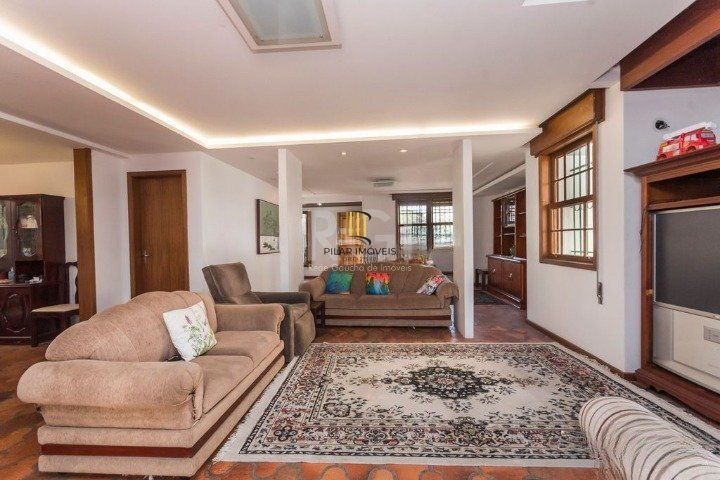 Casa para Venda - 247m², 4 dormitórios, sendo 1 suites, 5 vagas - Glória