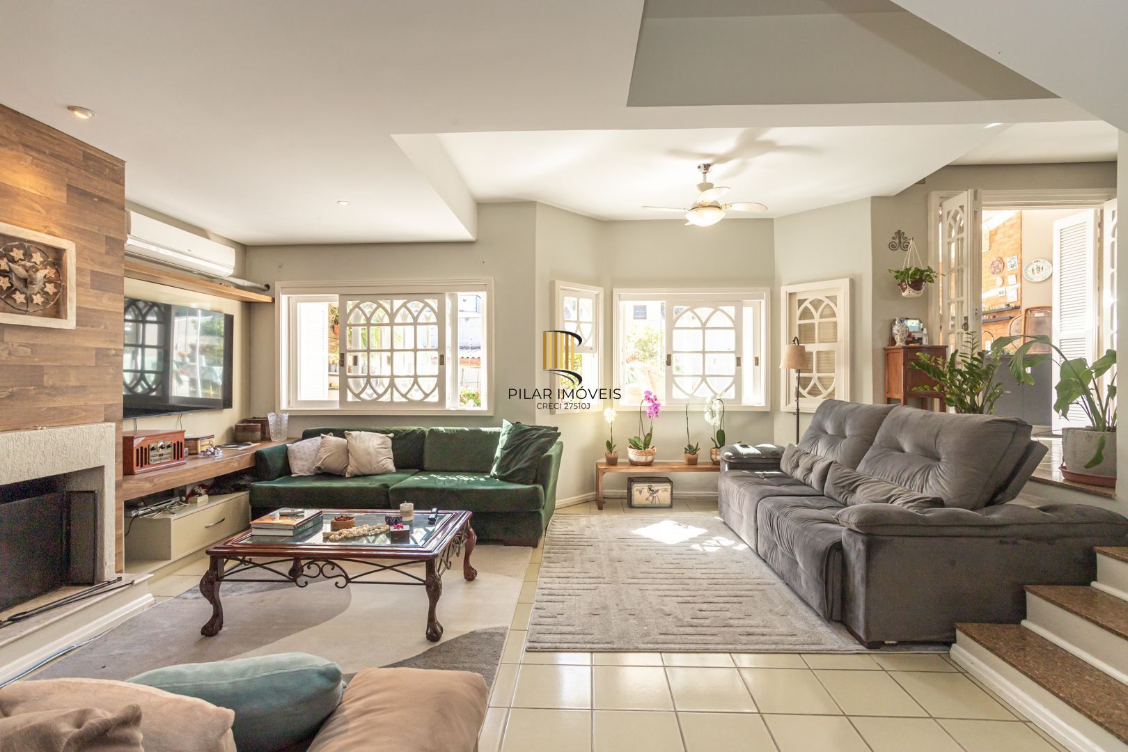 Casa 4 dormitórios no bairro Igara