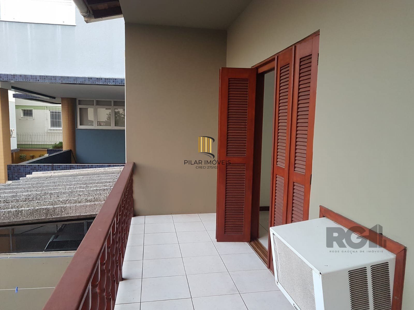 CASA 4 DORMITORIOS SANTANA