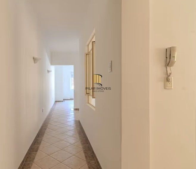 Apartamento térreo com 3 dormitórios no bairro Azenha!