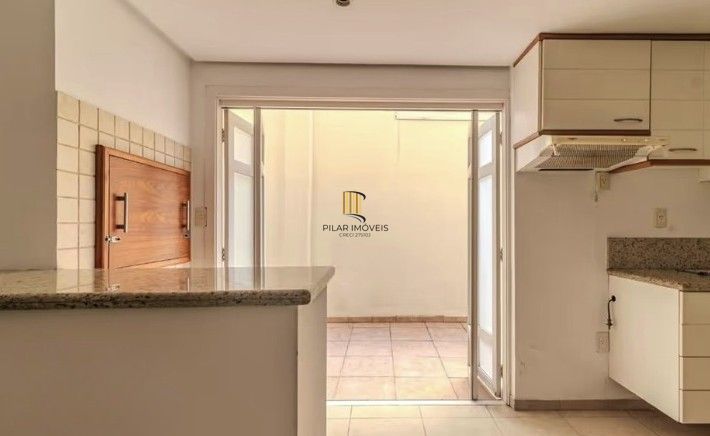 Apartamento térreo com 3 dormitórios no bairro Azenha!