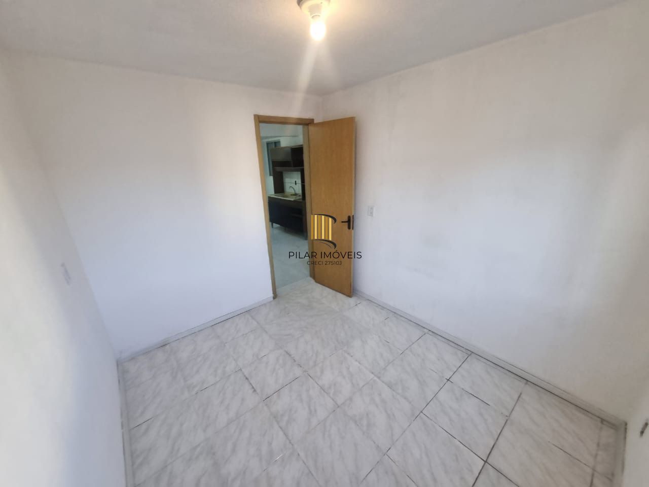 Excelente apartamento de 2 dormitórios, desocupado para venda  no bairro Partenon em Porto Alegre/RS.