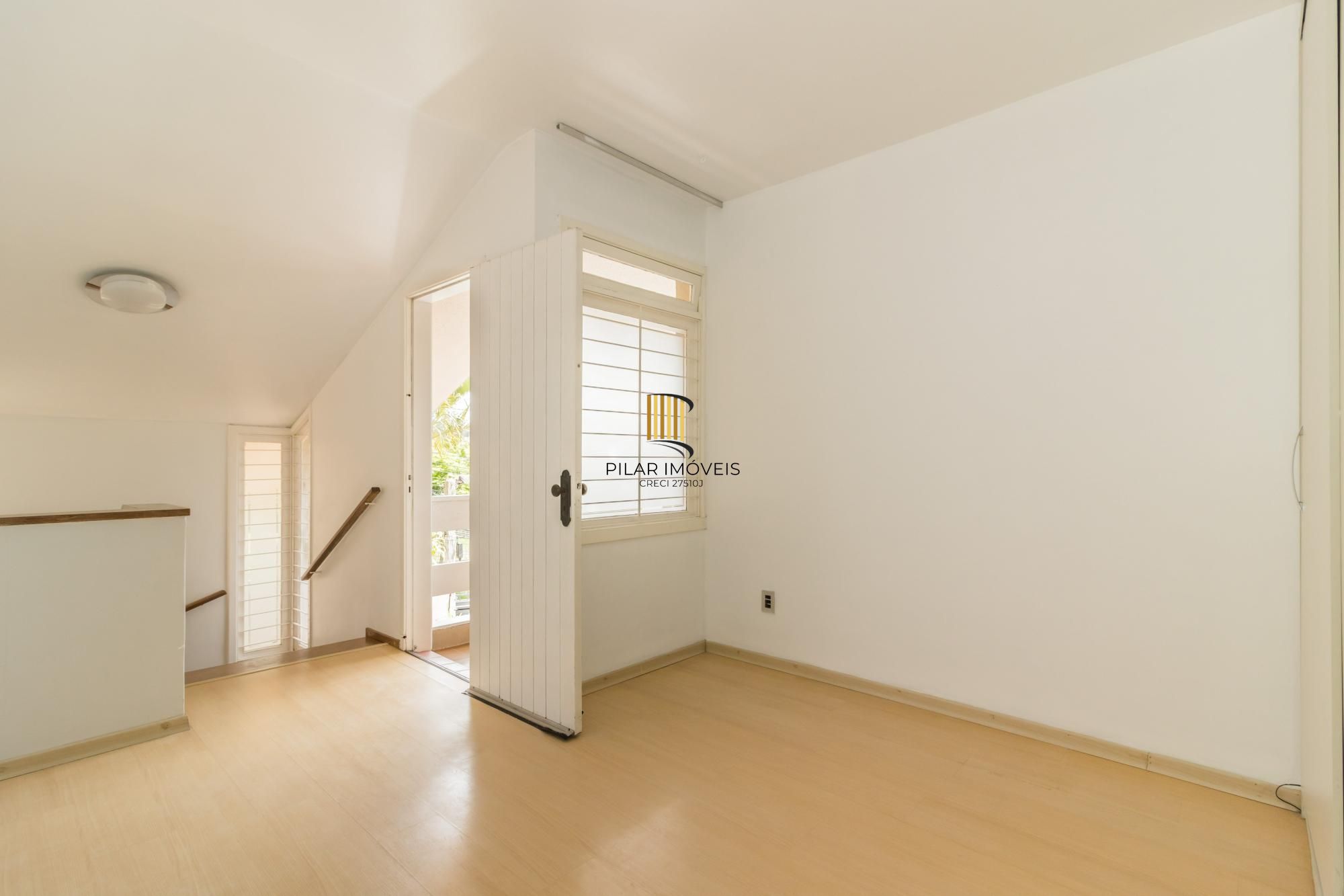 Casa para Venda - 250m², 4 dormitórios, sendo 1 suites, 3 vagas - Menino Deus