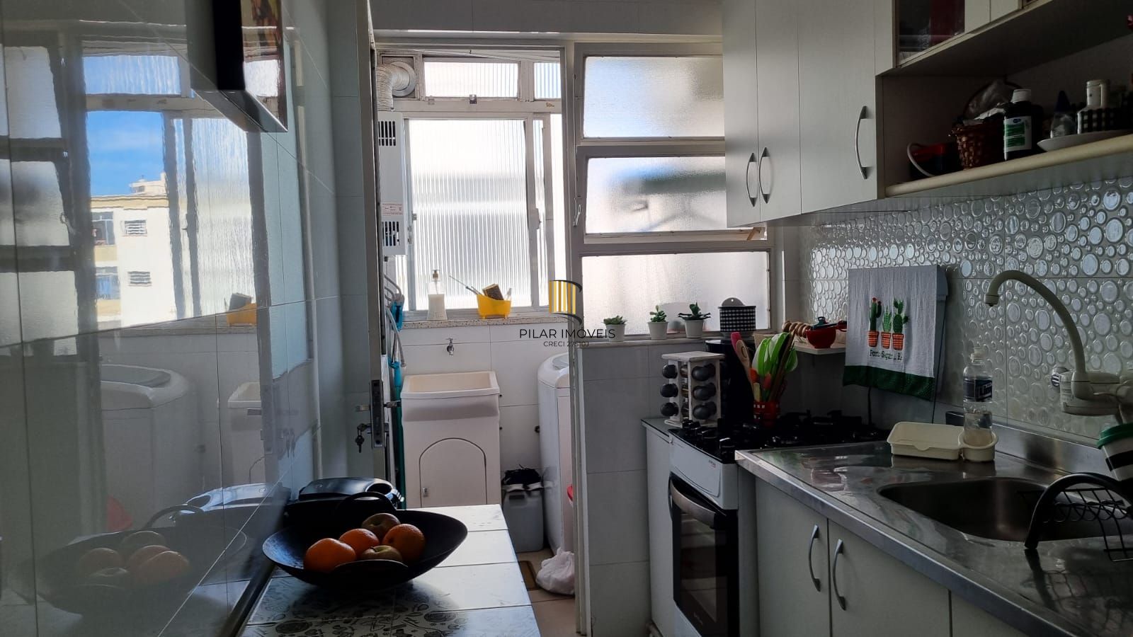 Apartamento à venda com linda vista em localização privilegiada com 2 dormitórios e 1 vaga de garagem no bairro Azenha em Porto Alegre/RS.
