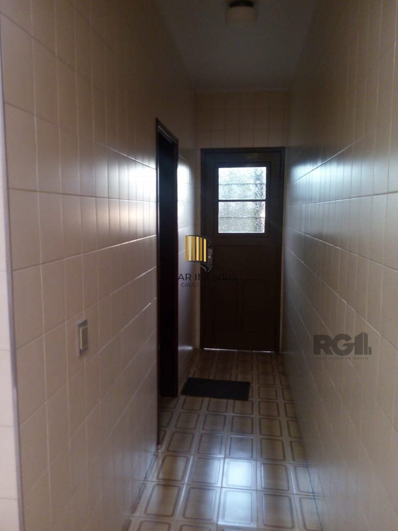 Casa para Venda - 320m², 4 dormitórios, sendo 2 suites, 5 vagas - Santo Antonio