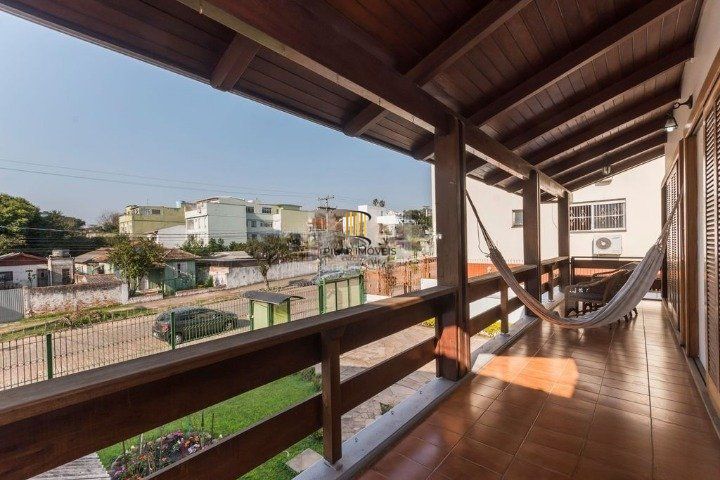 Casa para Venda - 247m², 4 dormitórios, sendo 1 suites, 5 vagas - Glória