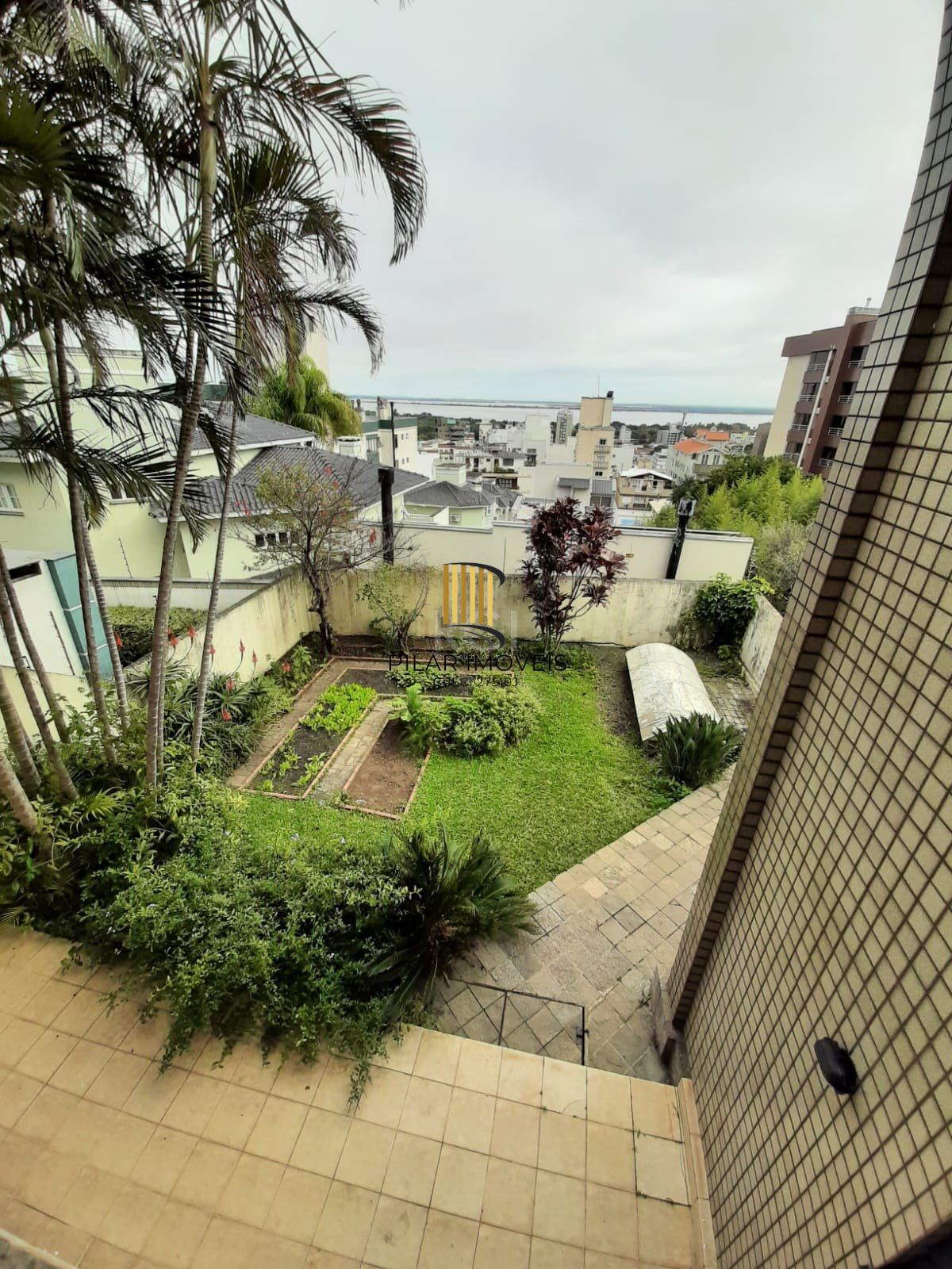 Apartamento para Venda - 181.63m², 3 dormitórios, sendo 1 suites, 2 vagas - Menino Deus