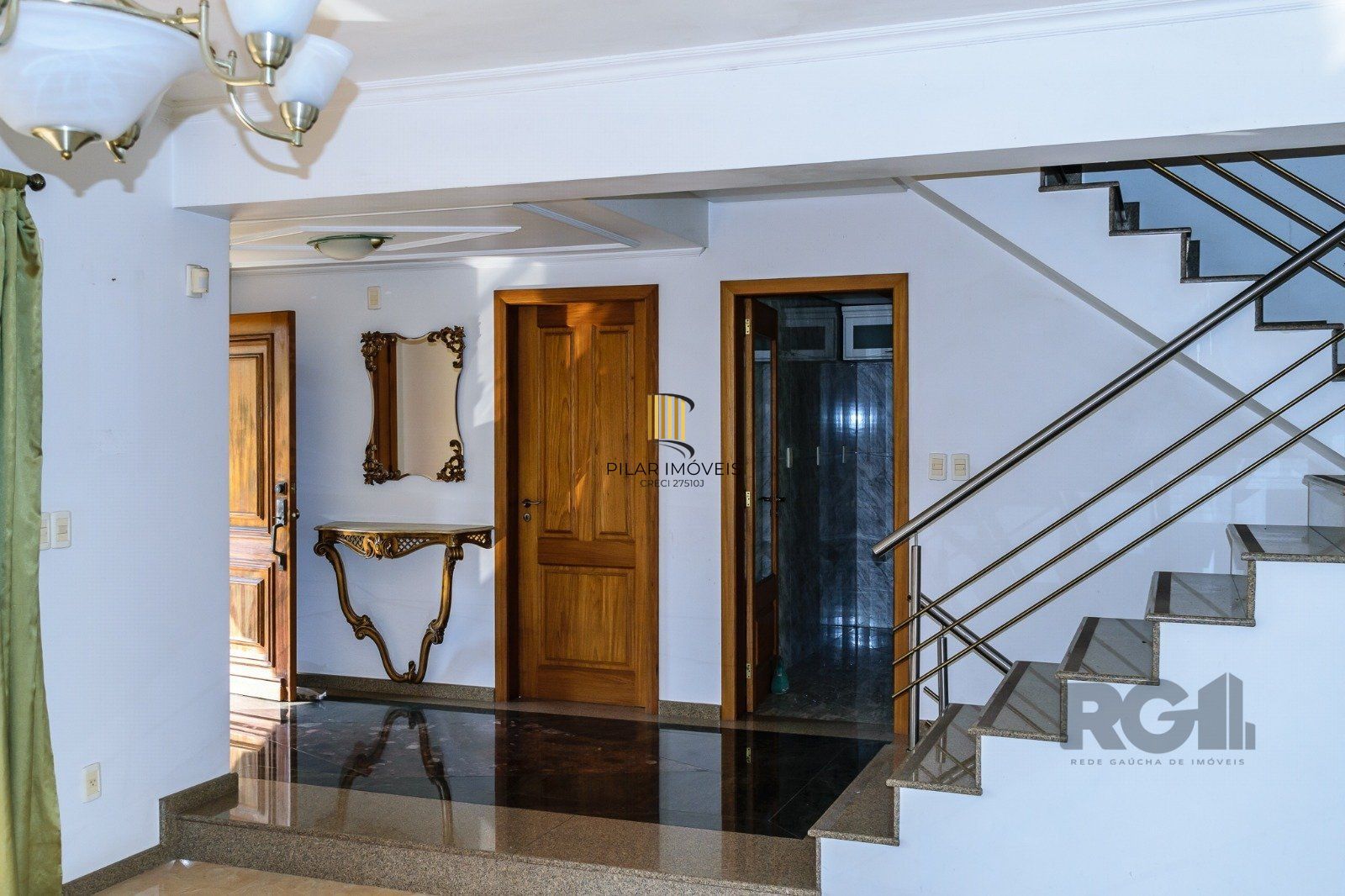 Casa 3 dormitórios no bairro Chácara das Pedras