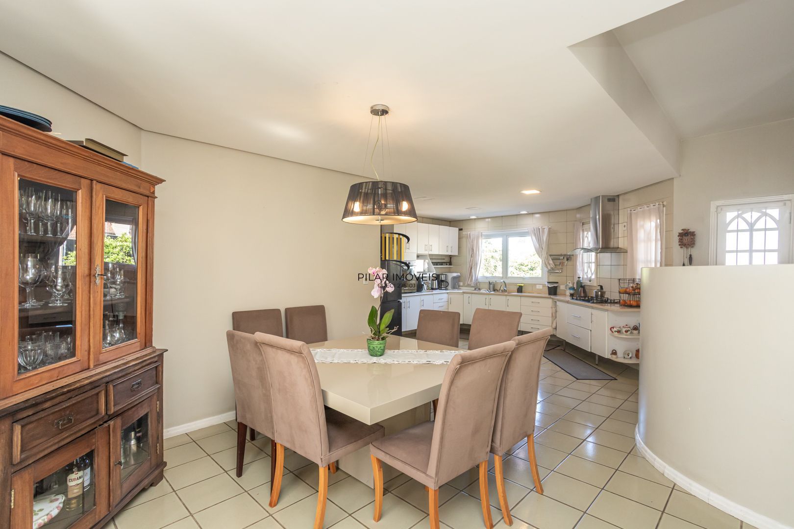 Casa 4 dormitórios no bairro Igara