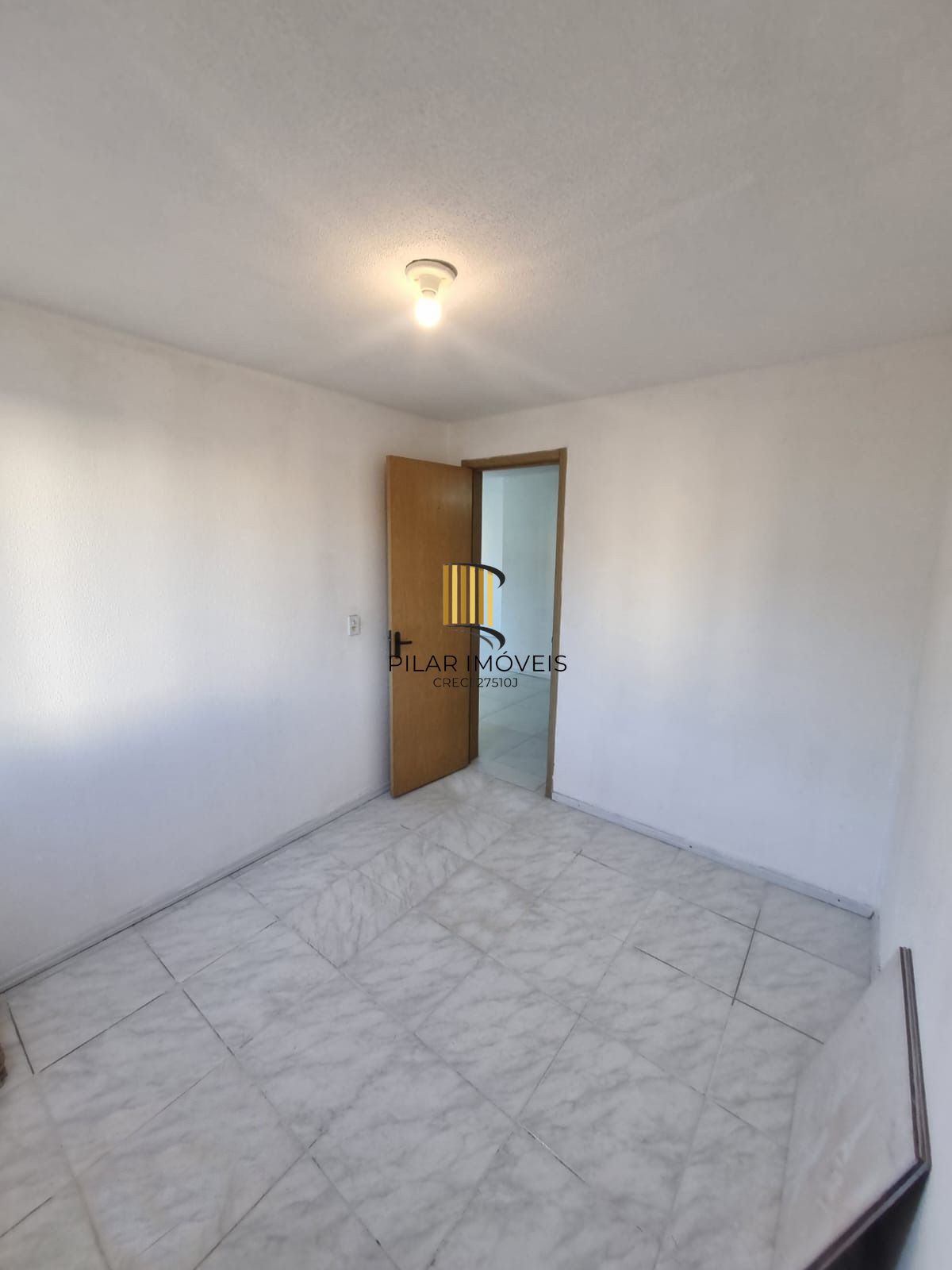 Excelente apartamento de 2 dormitórios, desocupado para venda  no bairro Partenon em Porto Alegre/RS.