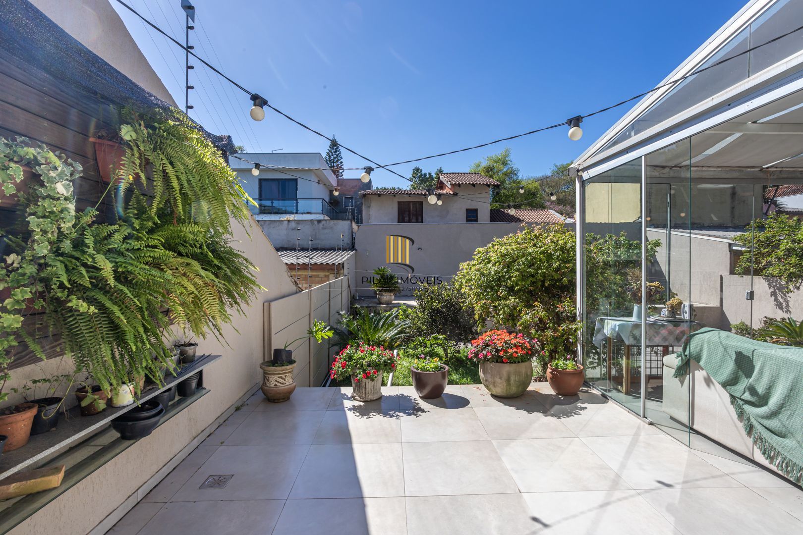 Casa 4 dormitórios no bairro Igara