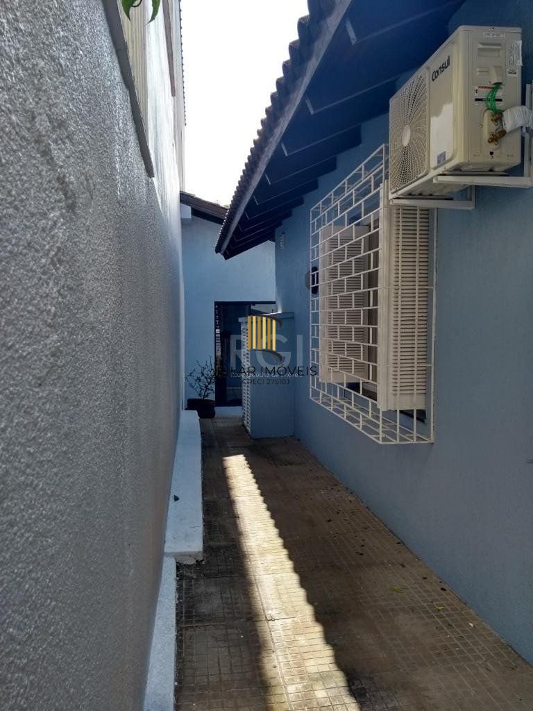 Casa para Venda - 249.86m², 3 dormitórios, sendo 1 suites, 4 vagas - Medianeira