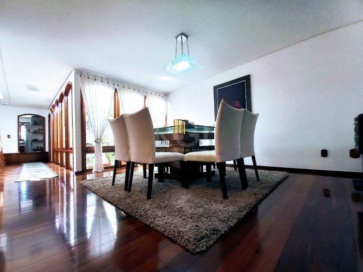 Casa 5 dormitórios no bairro Santana