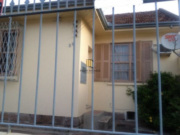Casa para Venda - 80m², 3 dormitórios, 6 vagas - Medianeira
