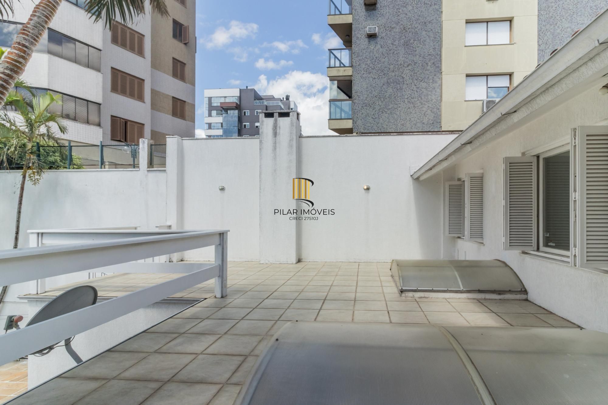 Casa para Venda - 250m², 4 dormitórios, sendo 1 suites, 3 vagas - Menino Deus